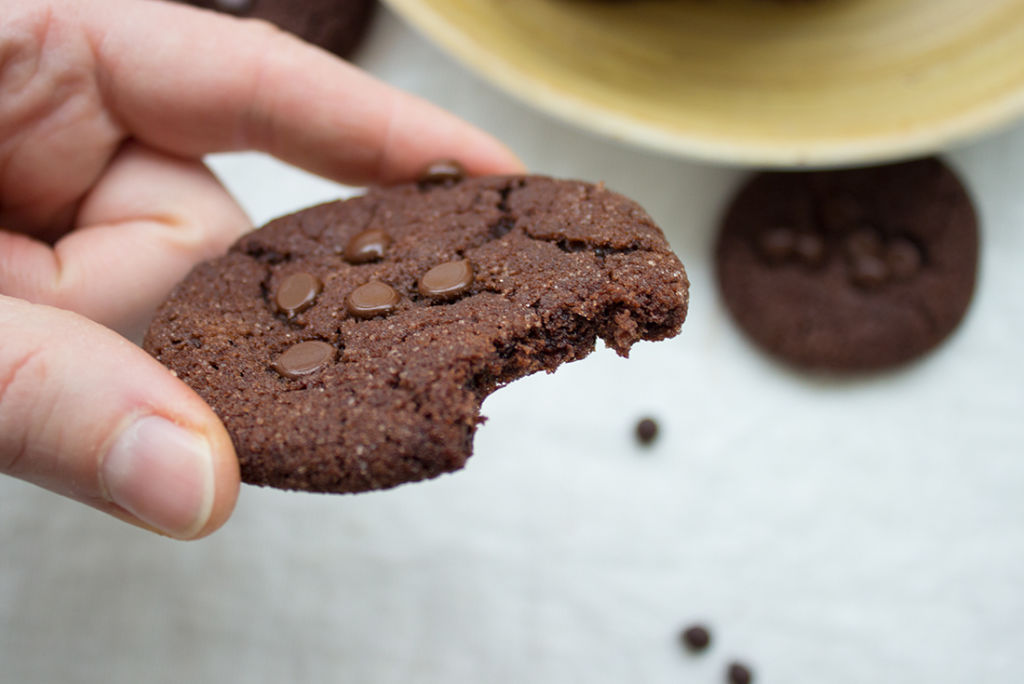 Innen chewy, außen knusprig: Chocolate Chip Cookies
