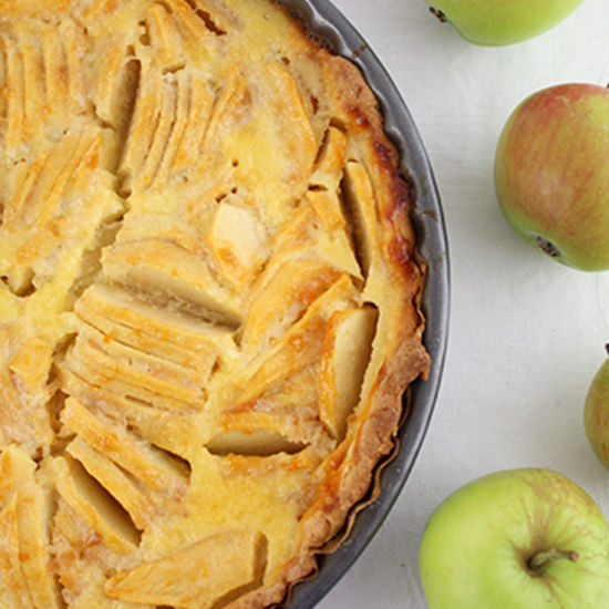Bienvenue en France! Mit duftender, leckerer, französischer Apfel Tarte ...