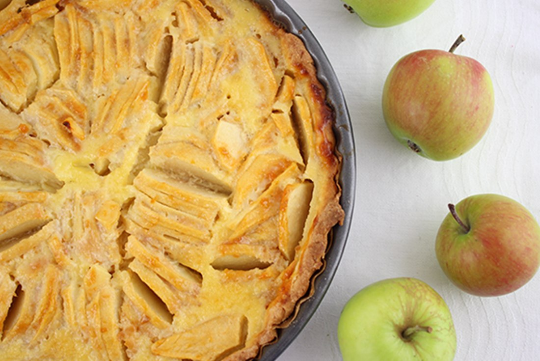 Bienvenue en France! Mit duftender, leckerer, französischer Apfel Tarte ...