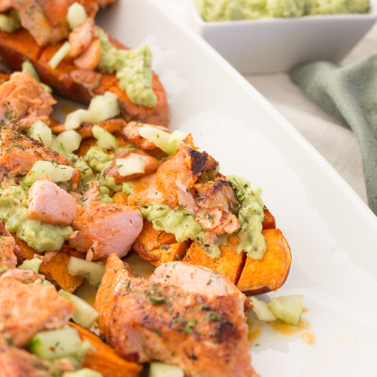 Lachsforelle mit Guacamole und Sriracha Süßkartoffeln - Dinner4Friends