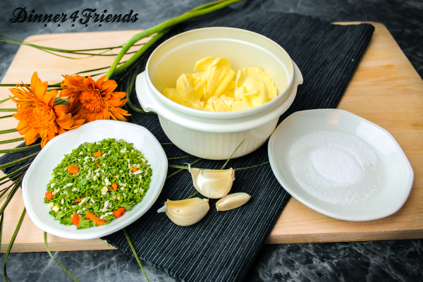 Selbstgemachte Kräuterbutter sorgt für den letzten Schliff - Dinner4Friends