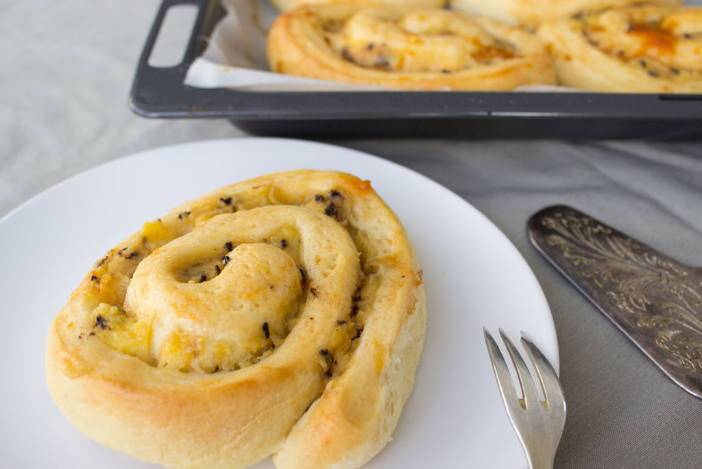 Puddingschnecken mit Hefeteig, Vanillepudding und Schokostreusel