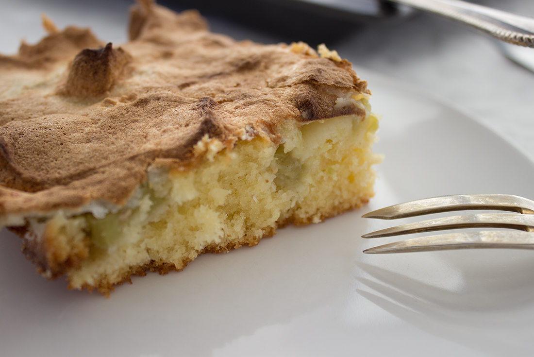 Rhabarber Blechkuchen mit Baiserhaube - Dinner4Friends